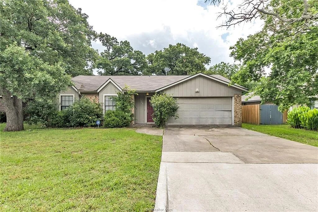 1306 Hardwood Ln in College Station, TX - Building Photo