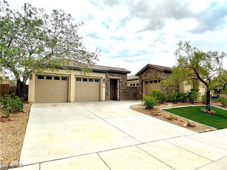 2745 Borthwick Ave in Henderson, NV - Building Photo