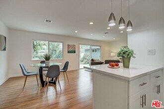 23838 Victory Blvd in Los Angeles, CA - Building Photo - Building Photo
