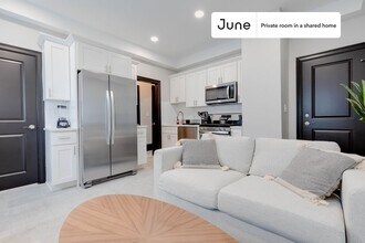 Private bedroom in 3 bed/1 bath Home in Boston, MA - Building Photo - Building Photo