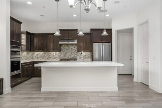 154 Pavilion Park in Irvine, CA - Foto de edificio - Building Photo