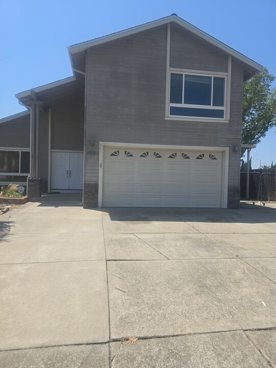 900 Bluejay Dr in Suisun City, CA - Building Photo