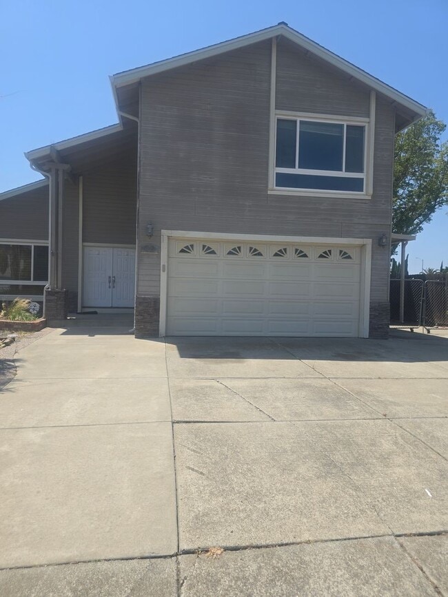 property at 900 Bluejay Dr