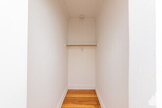 4042 N Mozart St, Unit 2w in Chicago, IL - Foto de edificio - Building Photo