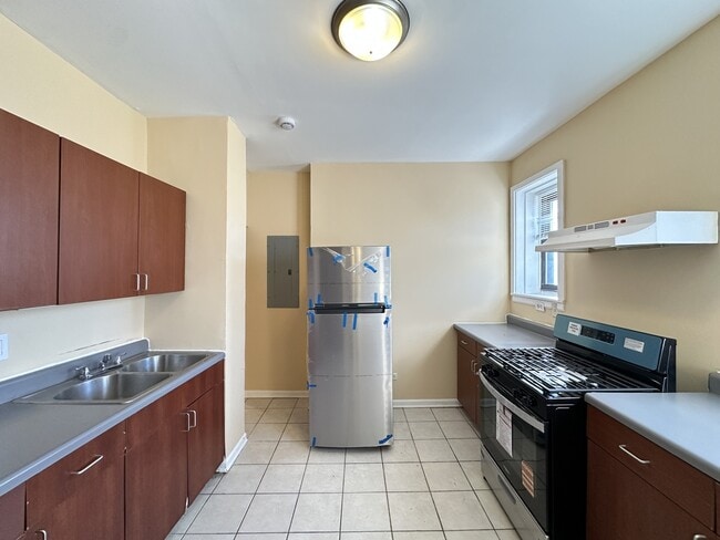 4035 W Gladys Ave, Unit 2N in Chicago, IL - Building Photo - Building Photo