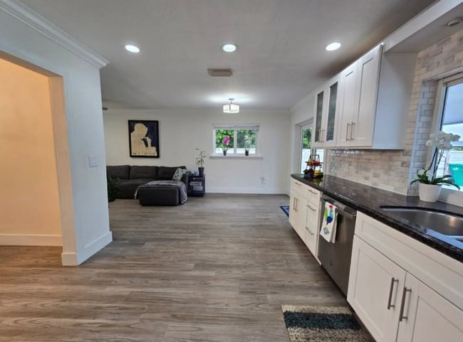 9591 SW 52nd Terrace in Miami, FL - Building Photo - Building Photo