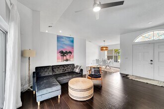 945 Sunflower Ave in Delray Beach, FL - Building Photo - Building Photo