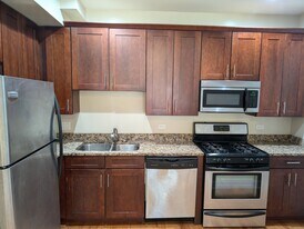 142 Elmwood Ave, Unit 2 in Evanston, IL - Building Photo