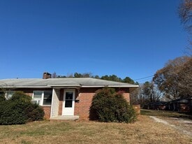 2203 Keener Rd in Lincolnton, NC - Building Photo