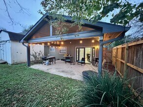 219 Lakeside Dr in Kemah, TX - Building Photo - Building Photo