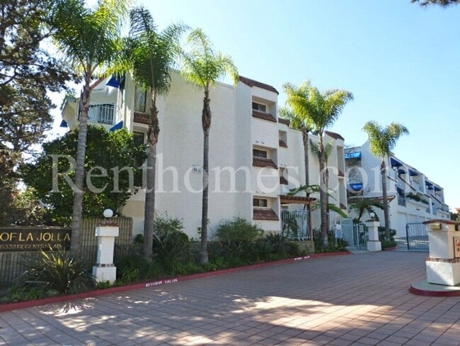 8308 Regents Rd in San Diego, CA - Building Photo - Building Photo