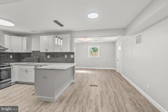 12 Holbrook Ln in Willingboro, NJ - Building Photo - Building Photo