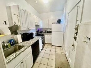 322 Saint Paul St, Unit 1 in Brookline, MA - Building Photo - Building Photo