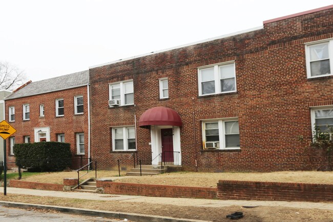 1314 Holbrook St NE in Washington, DC - Foto de edificio - Building Photo