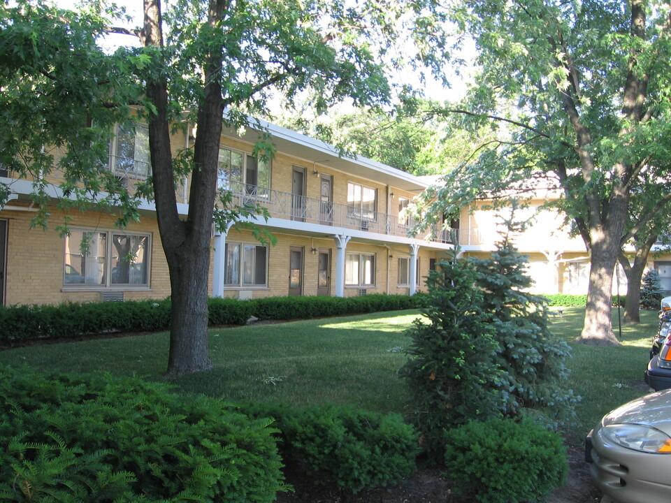 Sunset Ridge Apartments of Glenview in Glenview, IL - Building Photo