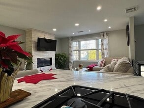 83 Whiting St in Cranston, RI - Building Photo - Building Photo