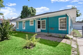 6438 Pinehurst Dr in Houston, TX - Building Photo - Building Photo