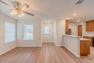 617 NW Renfro St in Burleson, TX - Building Photo - Building Photo