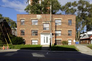 15 Stavebank Rd N Apartments