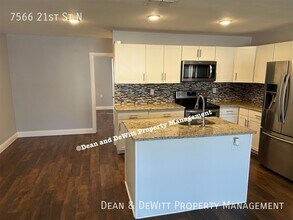 7566 21st St N in St. Petersburg, FL - Building Photo - Building Photo