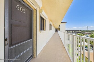 55 N 4th St in Cocoa Beach, FL - Foto de edificio - Building Photo