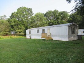 2400 Skyview Ln in Lincolnton, NC - Building Photo