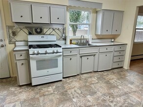 74 Clifton Pl in Port Jefferson Station, NY - Building Photo - Building Photo