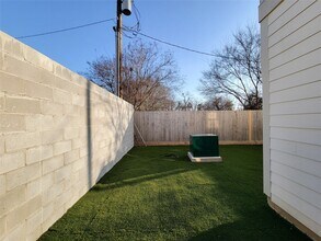 7703 Earl Rudder Wy in Houston, TX - Building Photo - Building Photo