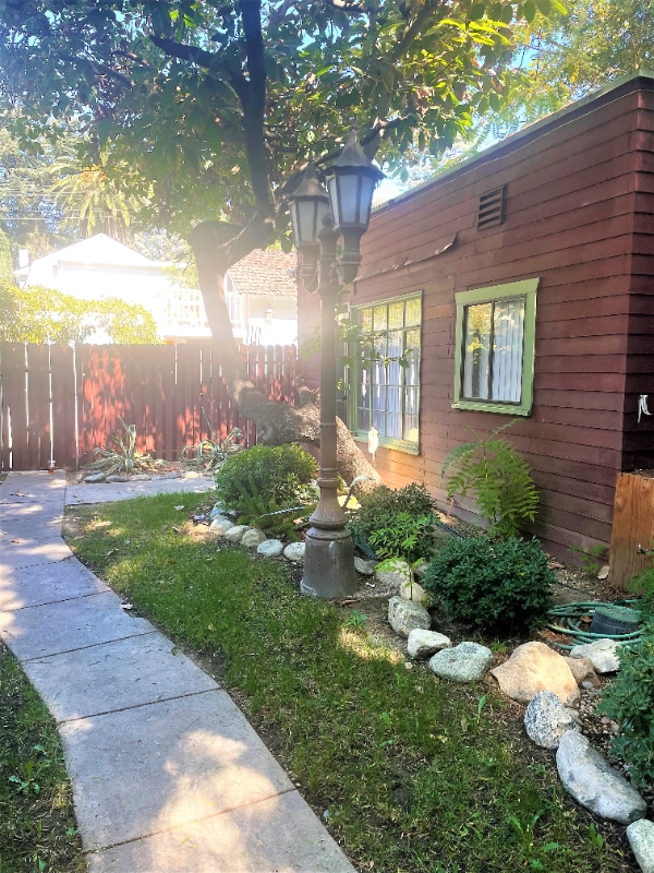 115 E 4th St