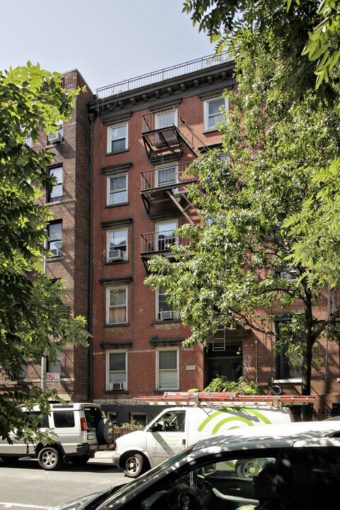 276 E Tenth St in New York, NY - Building Photo