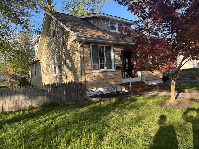 331 W Englewood Ave, Unit 1 in Englewood, NJ - Building Photo - Building Photo