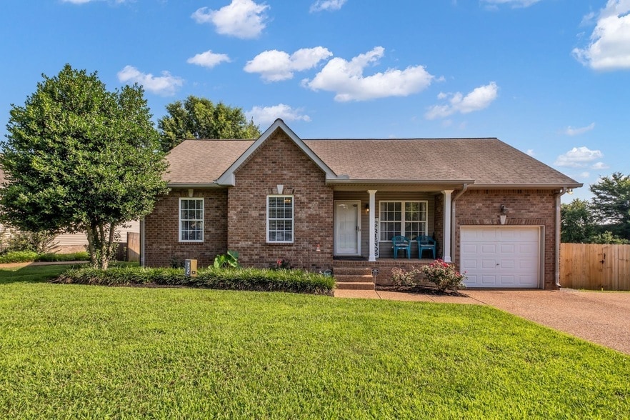 201 Christine Dr in Lebanon, TN - Building Photo