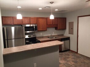 1413 Hennessey St, Unit 122 in Dodge City, KS - Building Photo - Building Photo