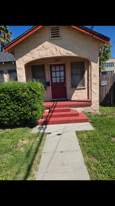 286 E 21st St in San Bernardino, CA - Building Photo