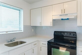 1241 W River Dr in Margate, FL - Foto de edificio - Building Photo