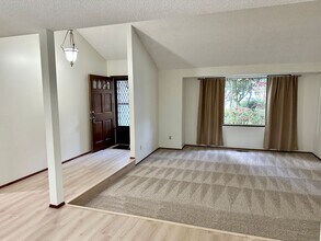 9996 SW Coquille Dr in Tualatin, OR - Building Photo - Building Photo