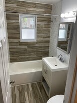 9A Hemlock Dr in Bay Shore, NY - Building Photo