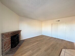 1904 Lirio Way in Las Vegas, NV - Building Photo - Building Photo