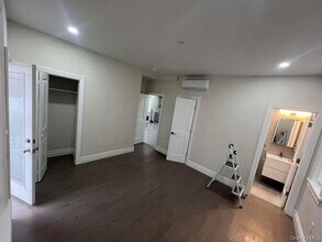 61-14 Cloverdale Blvd in Queens, NY - Building Photo - Building Photo