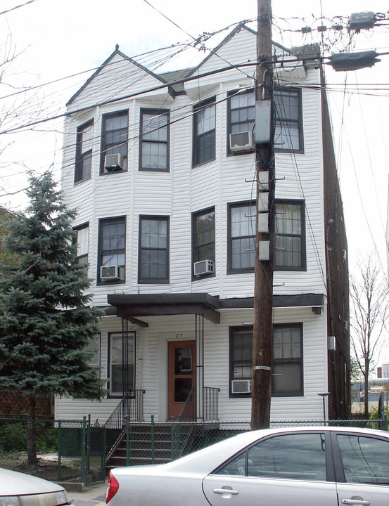 37 Clarke Ave in Jersey City, NJ - Building Photo