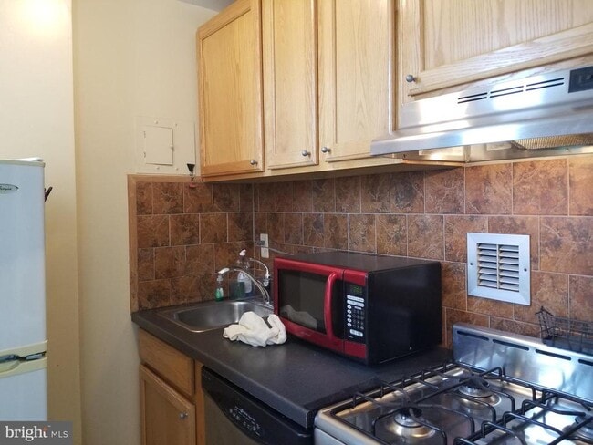 property at 1021 Arlington Blvd
