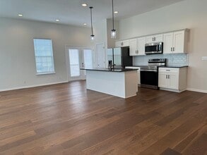 15825 Foster in Overland Park, KS - Foto de edificio - Building Photo