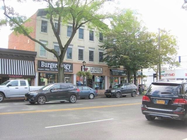 308 Main St, Unit 3E in Huntington, NY - Building Photo - Building Photo