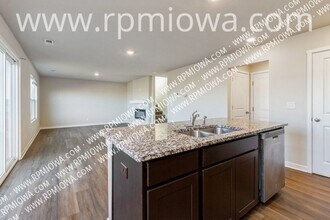 518 Elizabeth Ln NW in Bondurant, IA - Building Photo - Building Photo