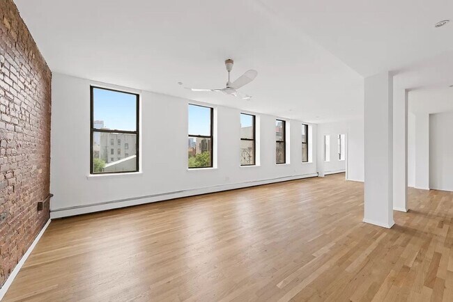 211 E 3rd St in New York, NY - Building Photo - Building Photo