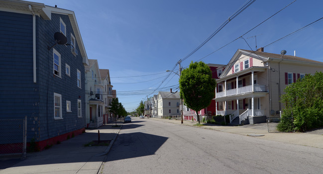 124 Julian St in Providence, RI - Foto de edificio - Building Photo