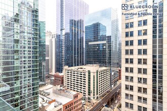 210 N Wells St in Chicago, IL - Building Photo - Building Photo