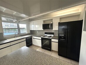 1825 S Ocean Dr, Unit 401 in Hallandale Beach, FL - Foto de edificio - Building Photo