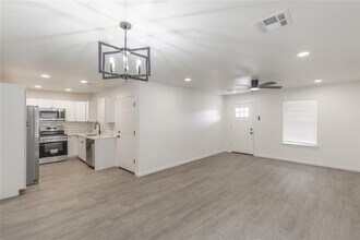 537 Parkhill Cir in Newcastle, OK - Building Photo - Building Photo