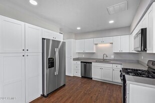 6134 W Mulberry Dr in Phoenix, AZ - Building Photo